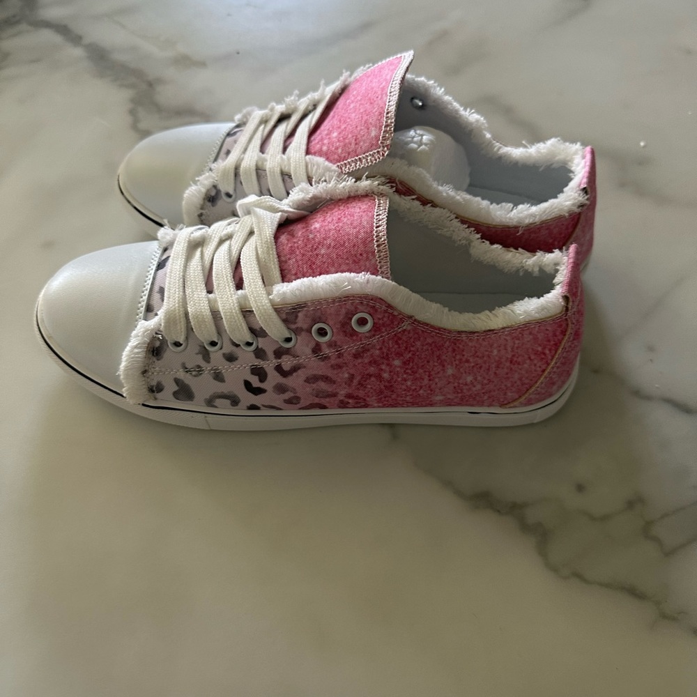 Pink leapard print women’s size 8